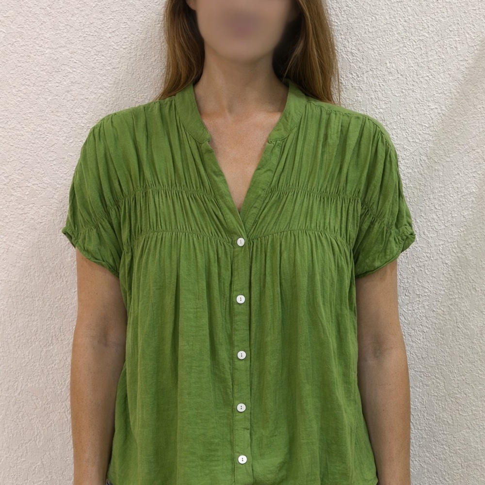 Lightweight Green Button-Front Women’s Top